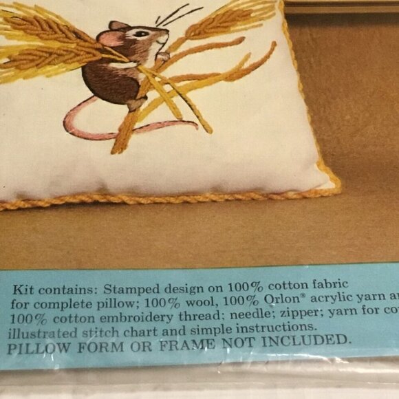 1974 COLUMBIA MINERVA SAVE FOR A RAINY DAY mouse CREWEL EMBROIDERY KIT new - Picture 5 of 6